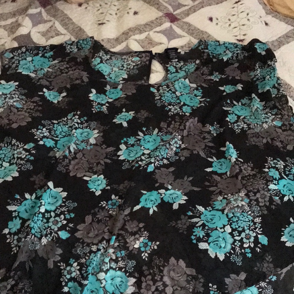 Torrid button in back dressy sheer top